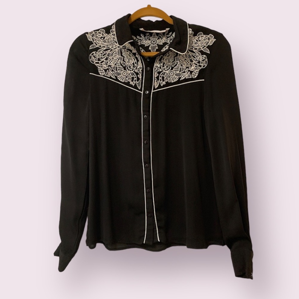 Western-style embroidered blouse